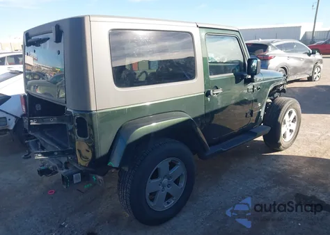 2010 Jeep Wrangler Sahara z USA, uszkodzony, nr VIN 1J4GA5D14AL141031